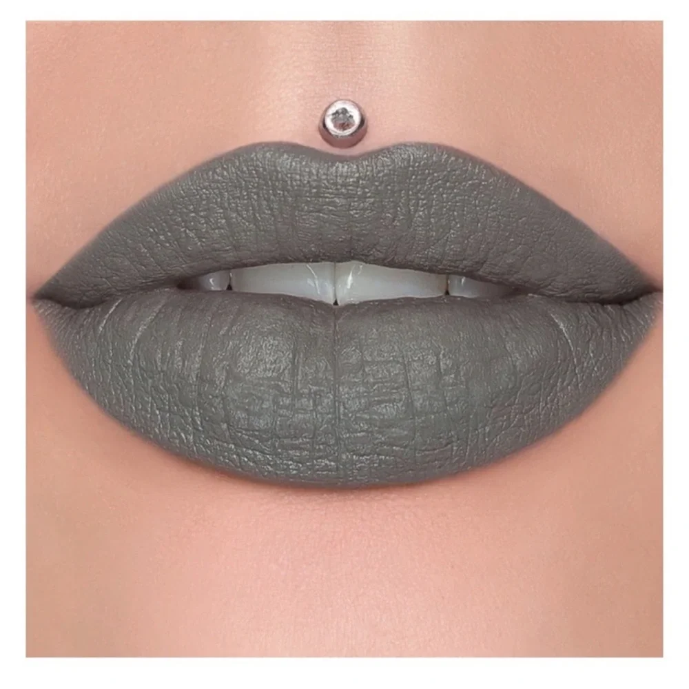 Jeffree Star Drill Sergeant velvet trap lipstick Grey Matte